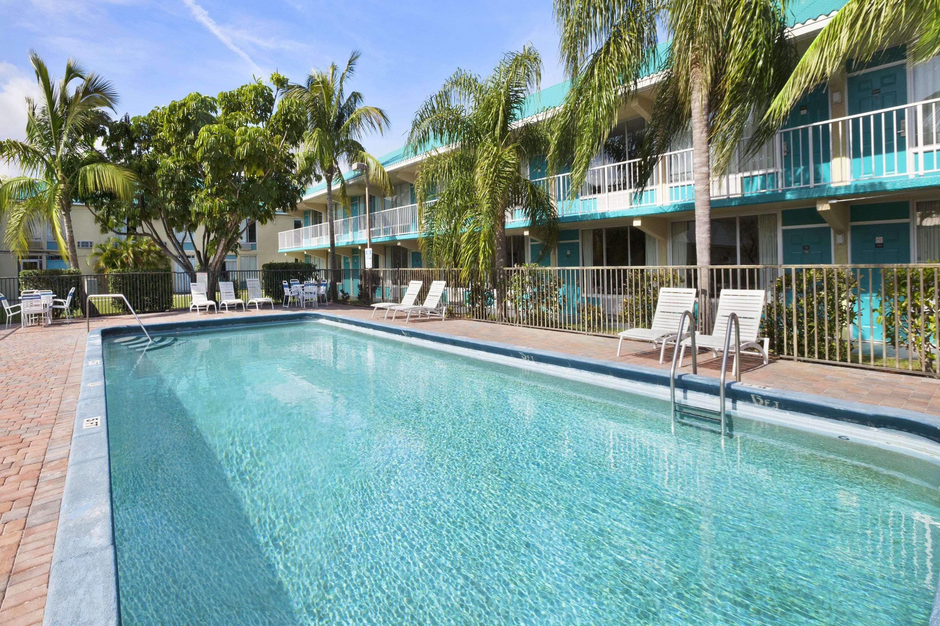 Days Inn By Wyndham Fort Pierce Midtown Экстерьер фото